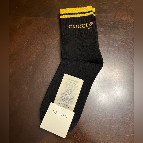 Gucci Accessories - New Authentic Gucci Flower Logo Socks Size M